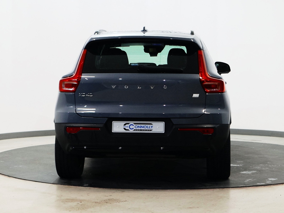 2023 Volvo XC40 - image 4