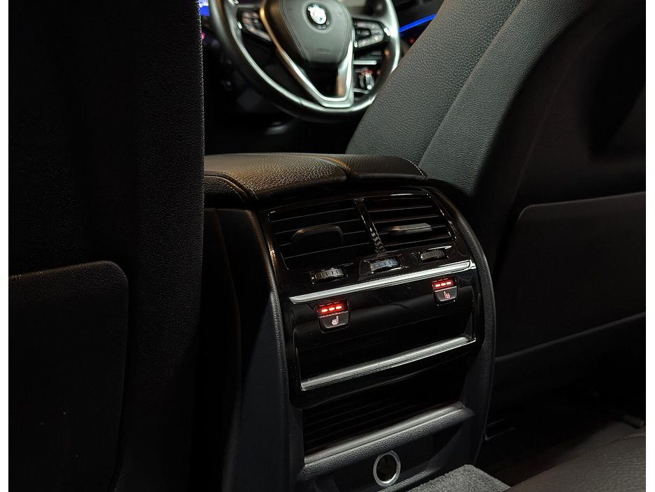 2017 BMW 5 Series - image 43
