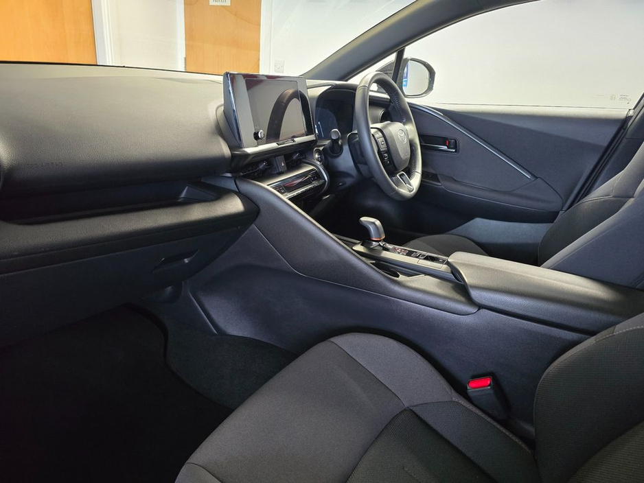 2024 Toyota C-HR - image 8