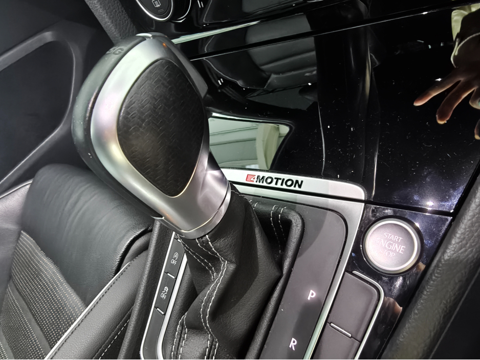 2018 Volkswagen Golf Golf R//Low kms €29,950