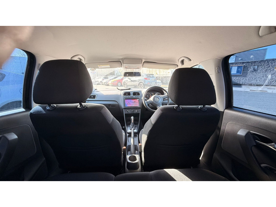 2013 Volkswagen Polo - image 9