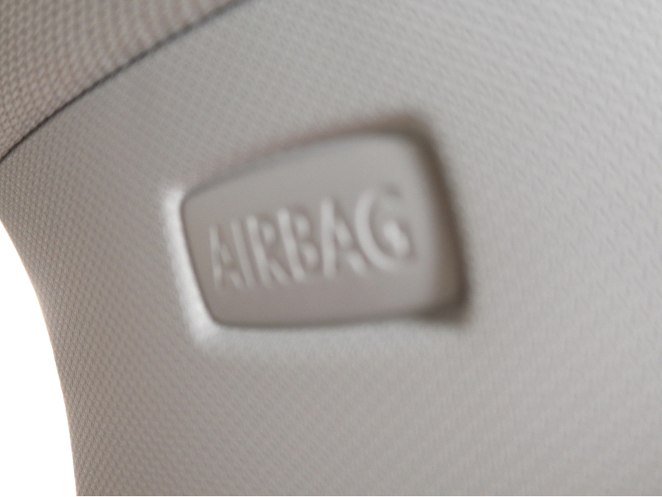 2022 Volkswagen Golf - image 21