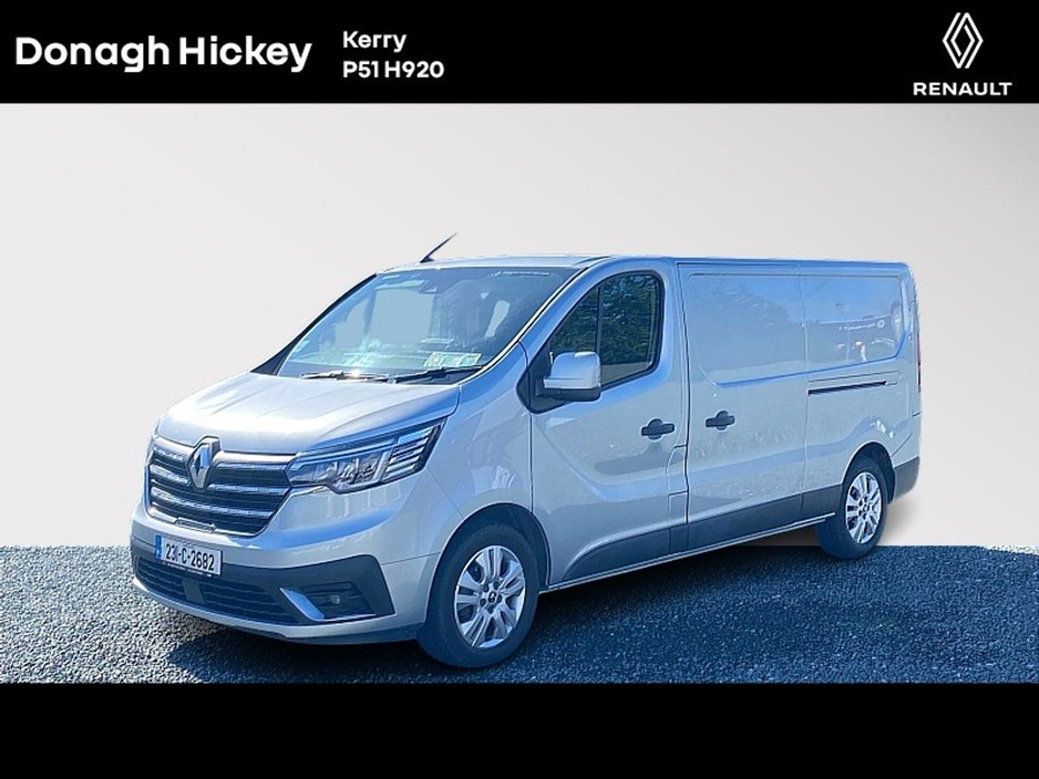 2023 Renault Trafic - image 14