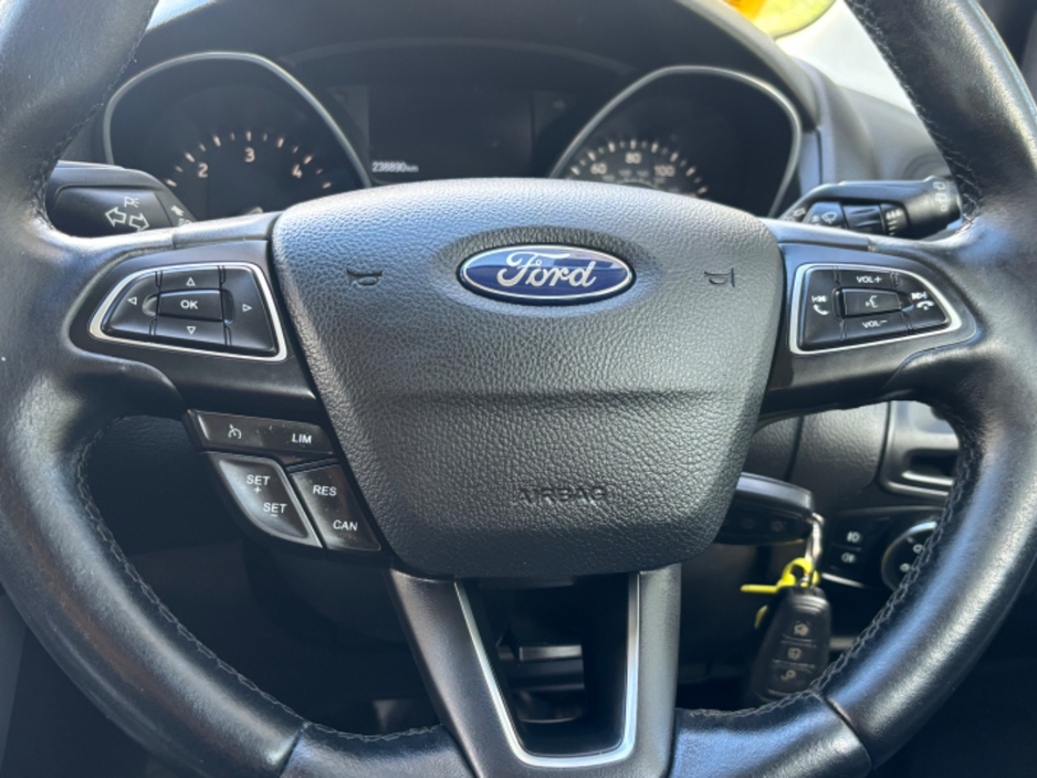 2017 Ford Focus - image 11