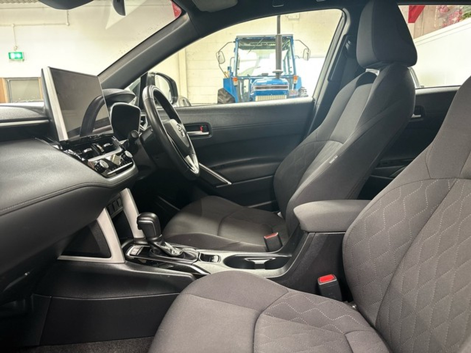 2024 Toyota Corolla Cross - image 6