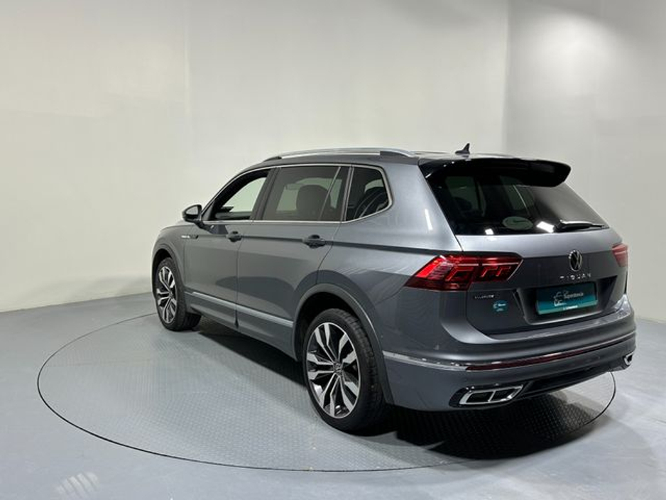 2023 Volkswagen Tiguan Allspace - image 5