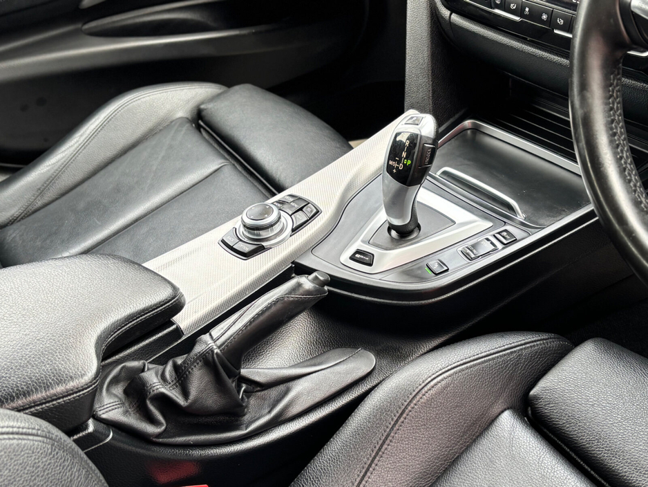 2017 BMW 3 Series - image 6