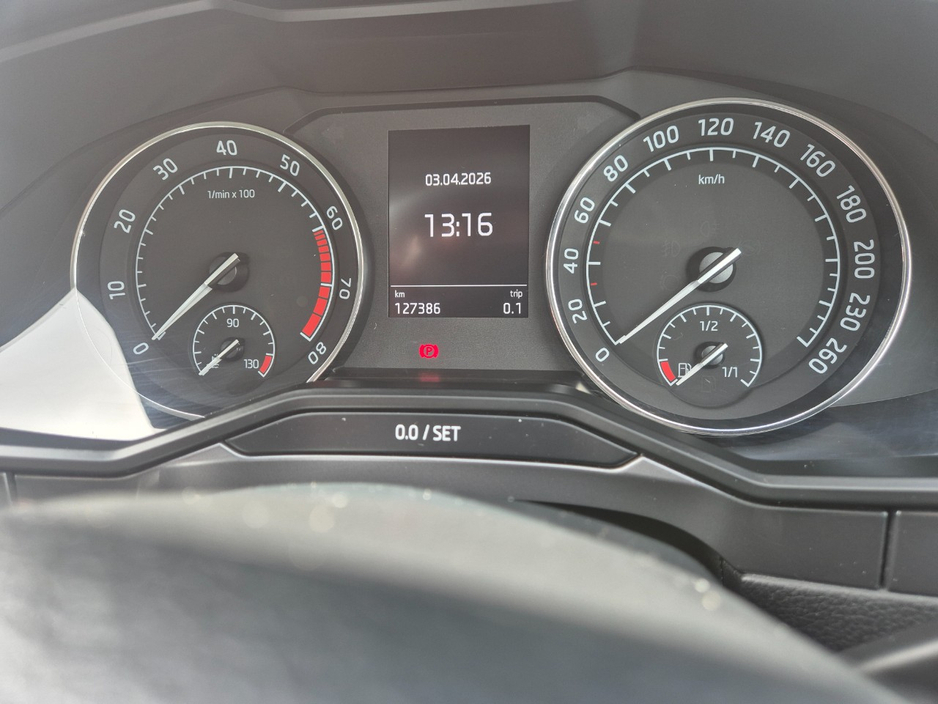 2017 Skoda Superb - image 15