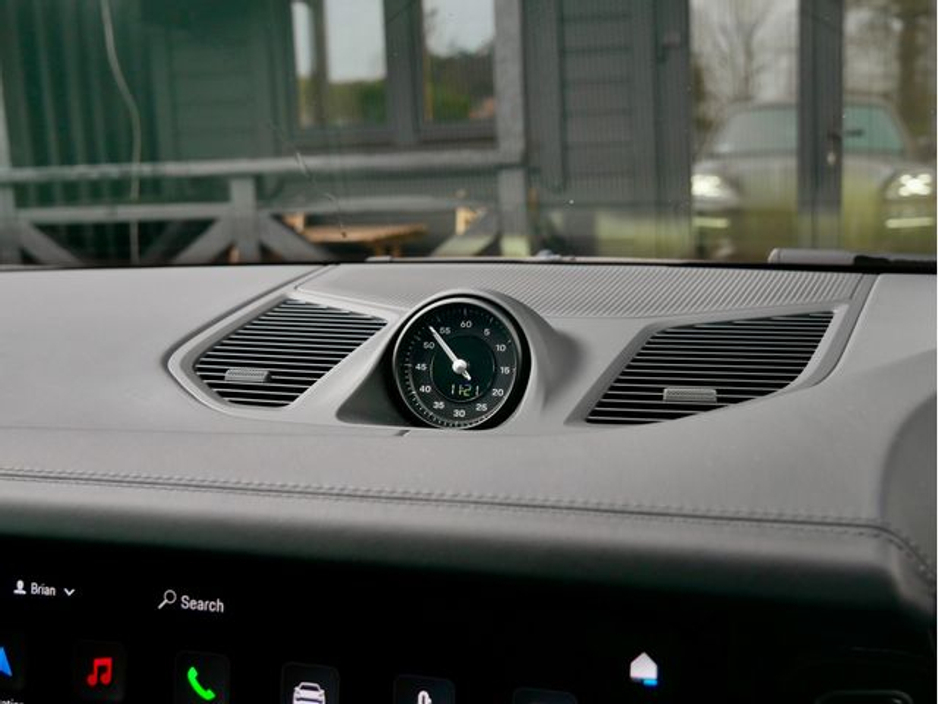 2025 Porsche Cayenne - image 17