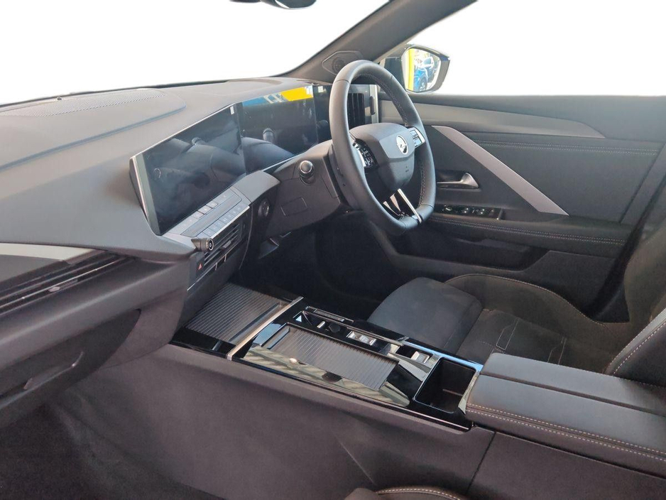 2026 Opel Astra - image 4