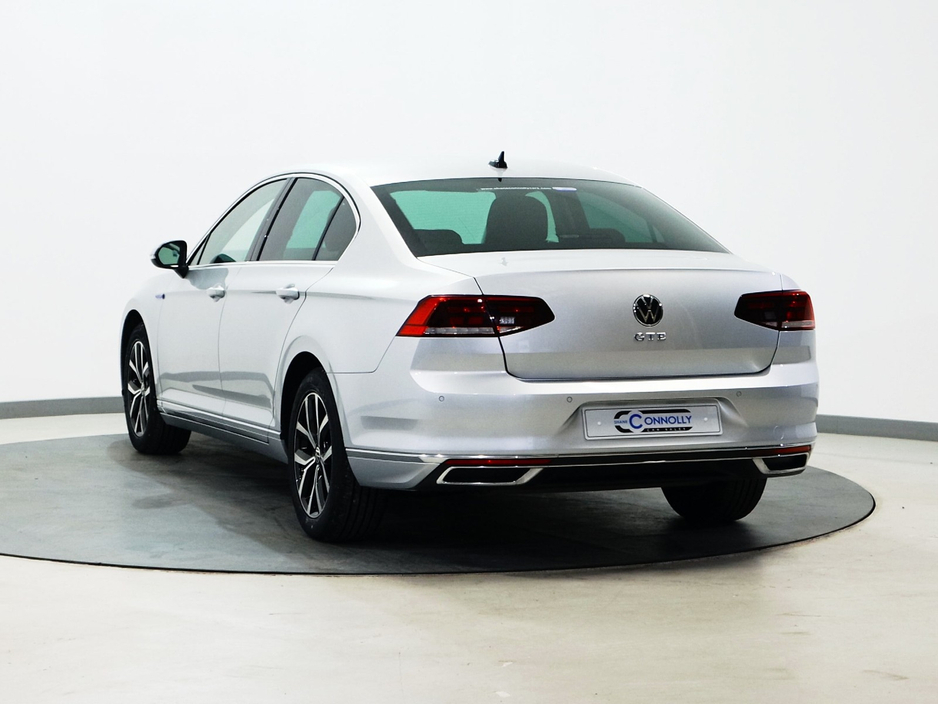 2021 Volkswagen Passat - image 8