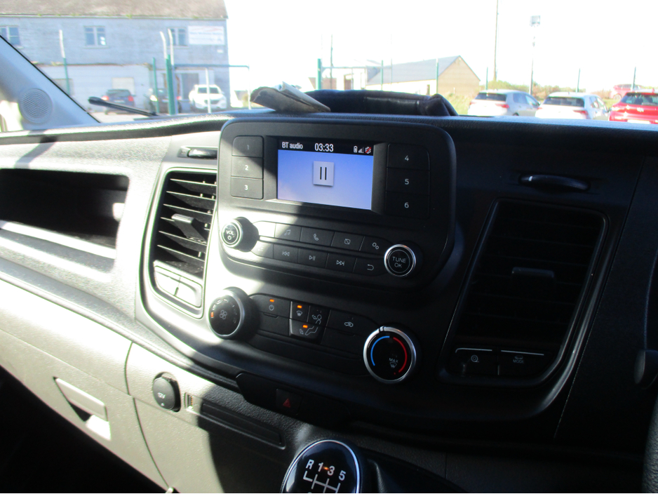 2022 Ford Transit - image 3