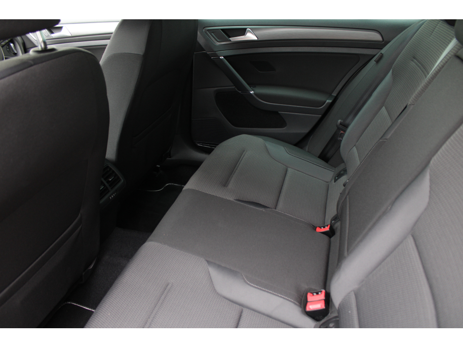 2019 Volkswagen Golf - image 22