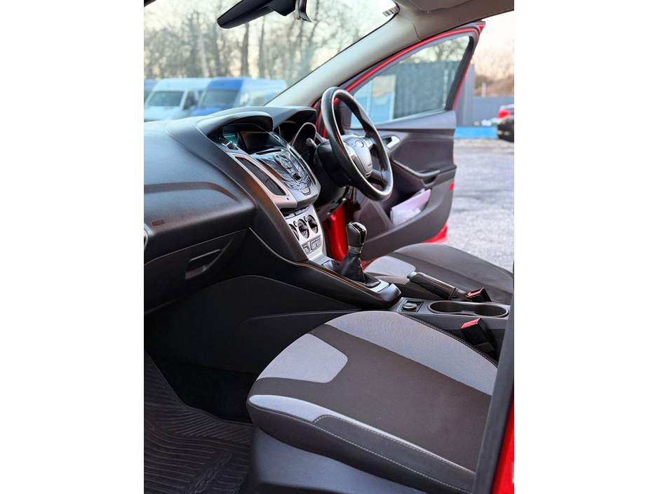 2014 Ford Focus - image 26