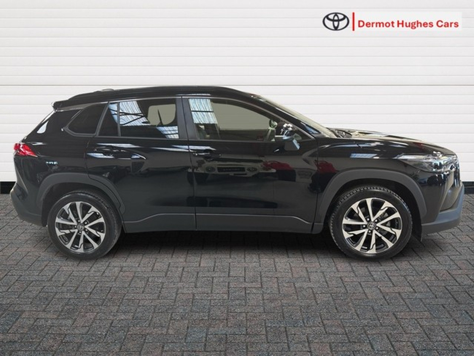 2025 Toyota Corolla Cross - image 3