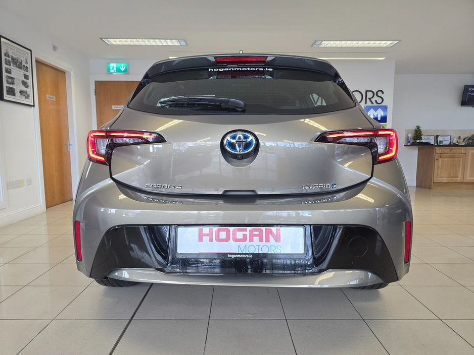 2024 Toyota Corolla Hybrid Luna H/B Automatic €28,950