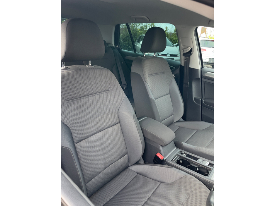 2016 Volkswagen Golf - image 10