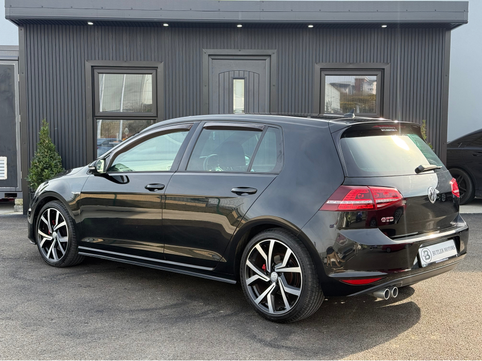 2015 Volkswagen Golf - image 13