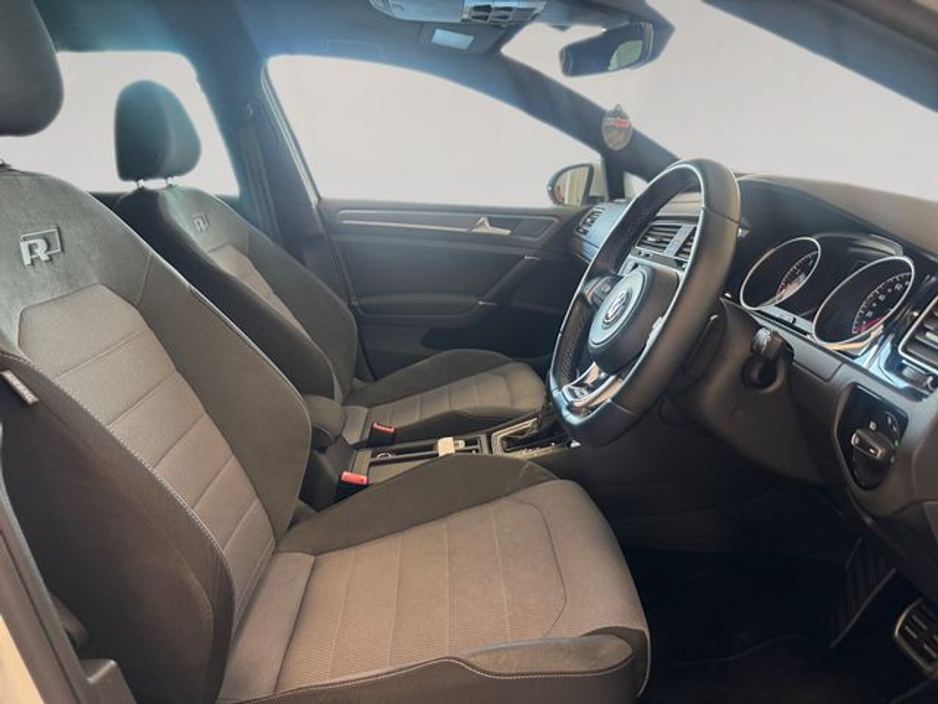 2016 Volkswagen Golf - image 11