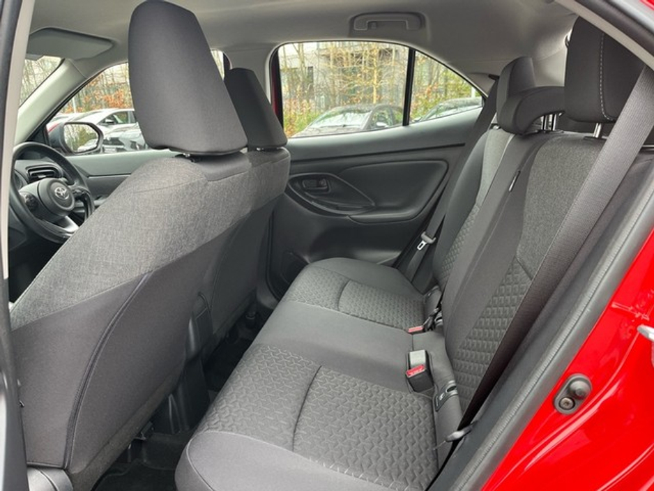 2023 Toyota Yaris Cross - image 7