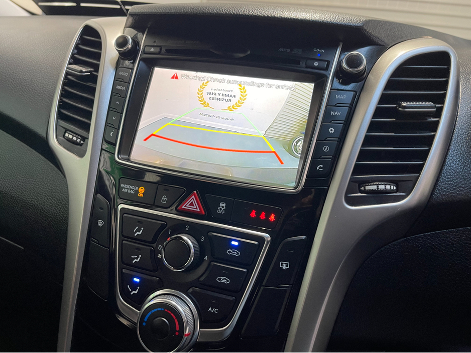 2016 Hyundai i30 - image 12