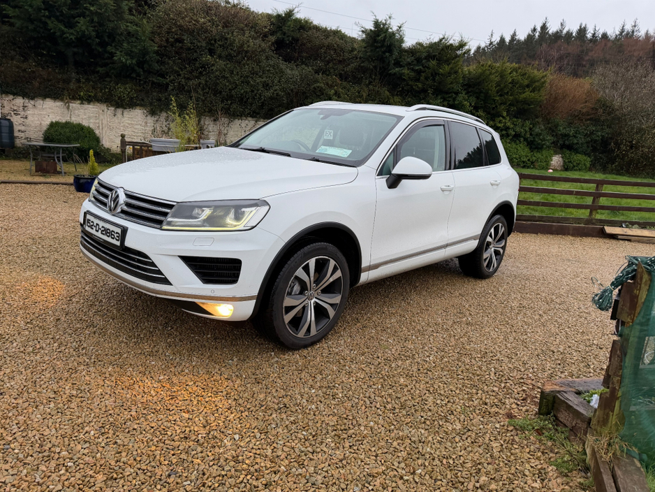 2015 Volkswagen Touareg - image 10