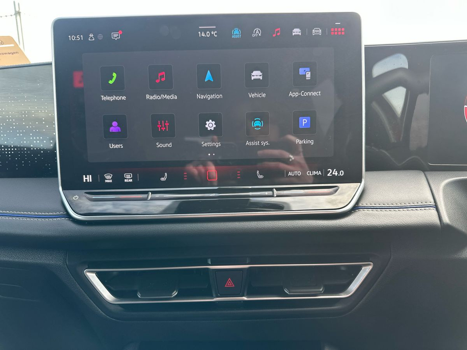 2025 Volkswagen Tiguan - image 9