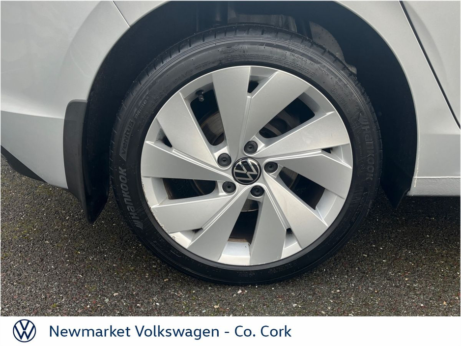 2023 Volkswagen Golf - image 9