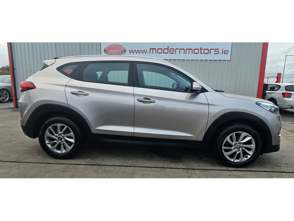 2015 Hyundai Tucson - image 3