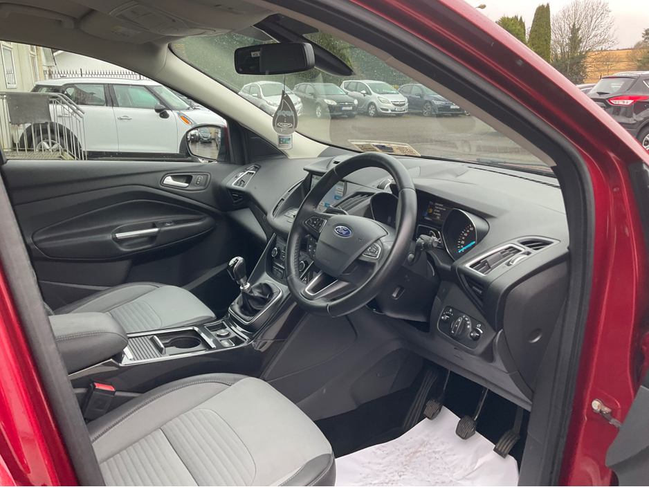 2017 Ford Kuga - image 4