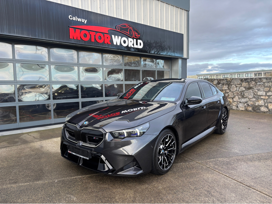 2025 BMW M5 M5 4.4 V8 727 BHP PLUG-IN HYBRID €127,900