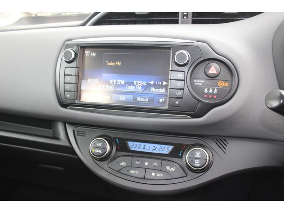 2016 Toyota Yaris - image 19