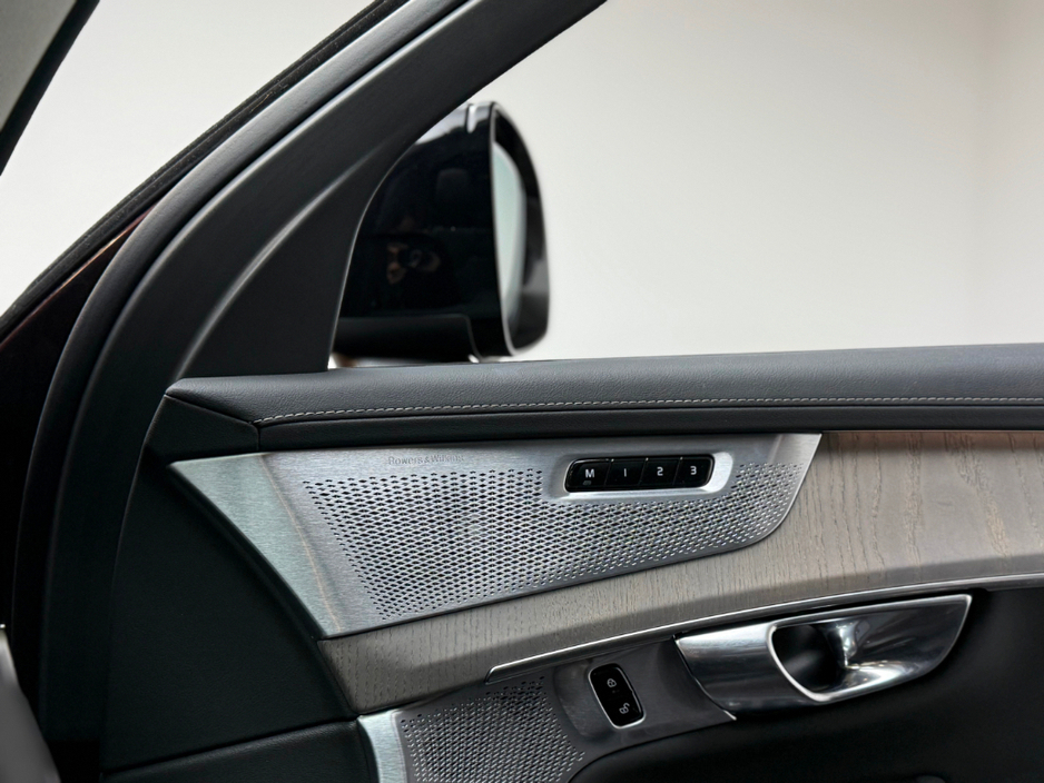 2025 Volvo XC90 - image 19