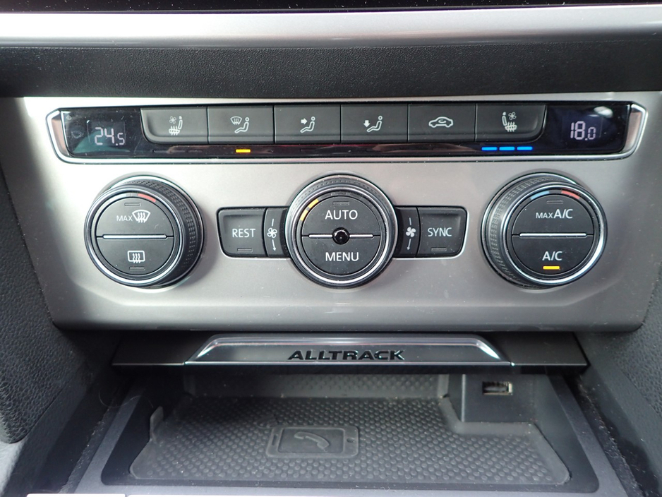 2018 Volkswagen Passat - image 10