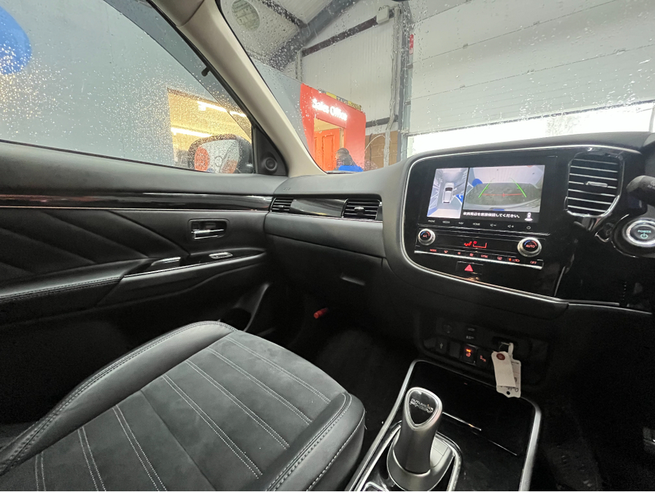 2020 Mitsubishi Outlander €23950! 2020 MITSUBISHI OUTLANDER PHEV G PLUS PACKAGE 2.4 AUTOMATIC / CRUISE CONTROL / 360° PARKING CAMERA / ELECTRIC MEMORY & HEATED SEATS / PADDLE SHIFTERS / HEATED STEERING WHEEL €23,950