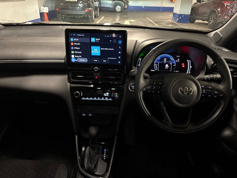 2025 Toyota Yaris Cross - image 8