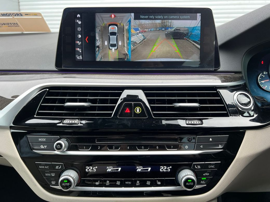 2017 BMW 5 Series - image 7