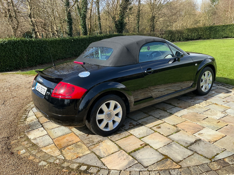 2004 Audi TT - image 17