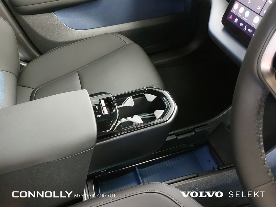 2024 Volvo EX30 - image 14