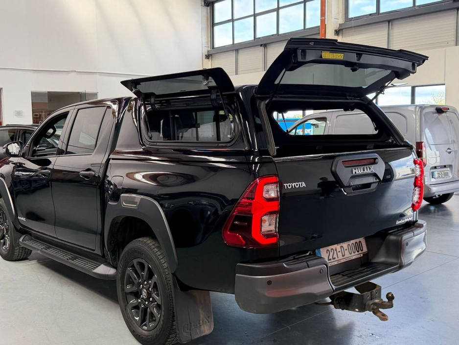 2022 Toyota Hilux - image 8