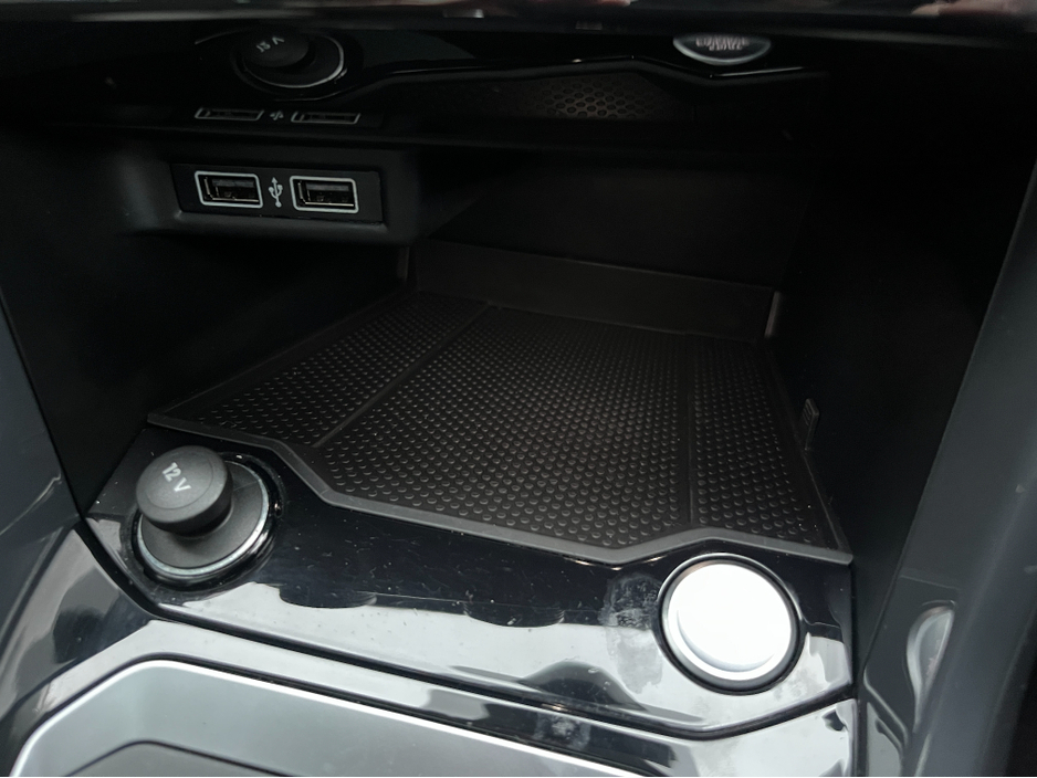 2020 Volkswagen T-Roc SPORT AUTOMATIC 1.5 PETROL //HIGH SPEC//PANORAMIC GLASS ROOF//SAT NAV//KEYLESS ENTRY//