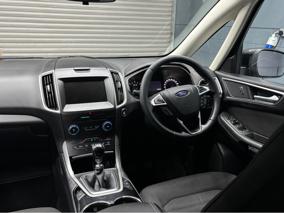 2017 Ford Galaxy - image 9