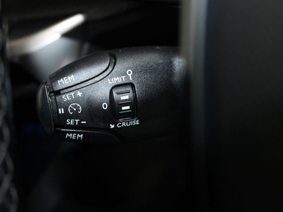 2019 Peugeot 3008 - image 25