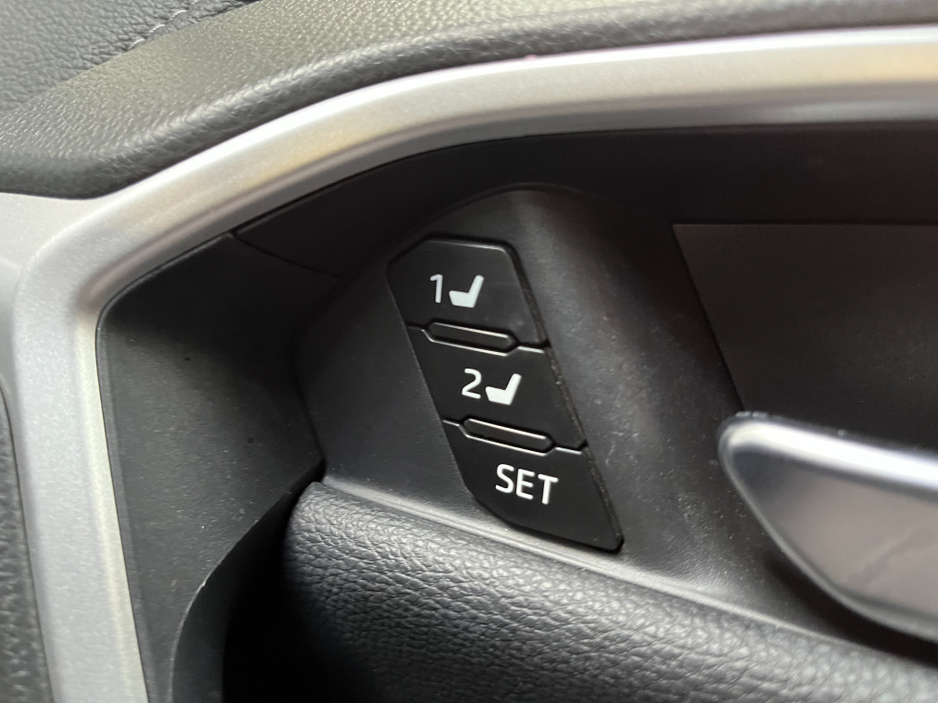 2021 Toyota Rav4 - image 13