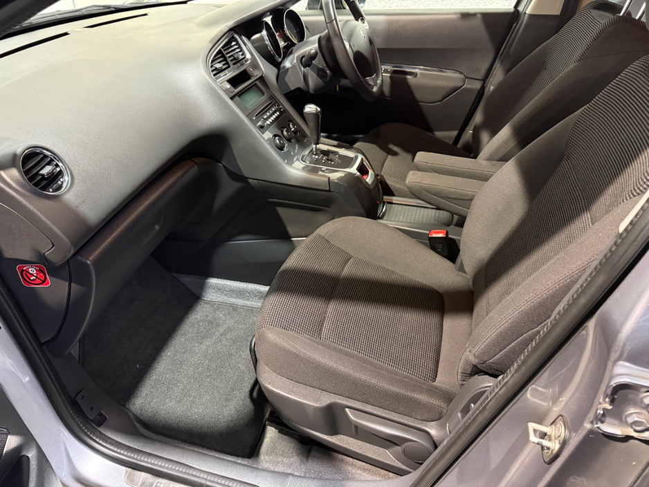 2016 Peugeot 5008 - image 13