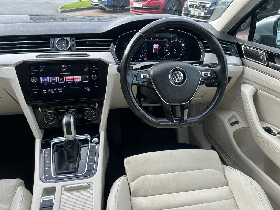 2018 Volkswagen Passat - image 9