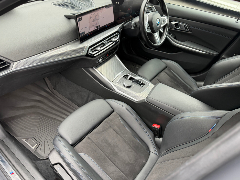 2023 BMW 3 Series - image 21