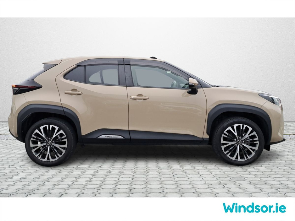 2023 Toyota Yaris Cross - image 12