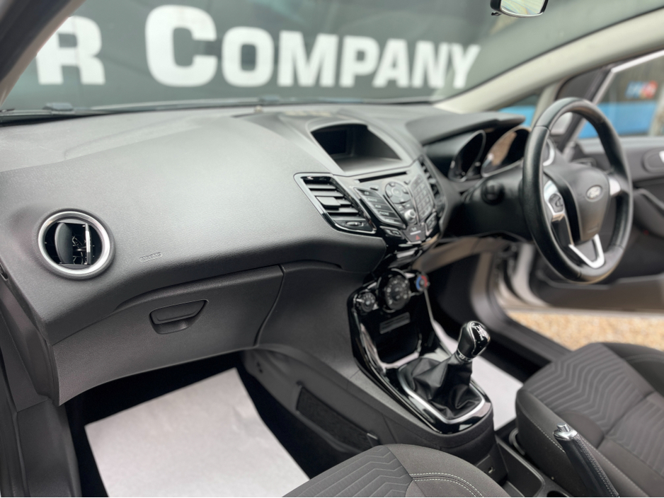 2015 Ford Fiesta - image 9