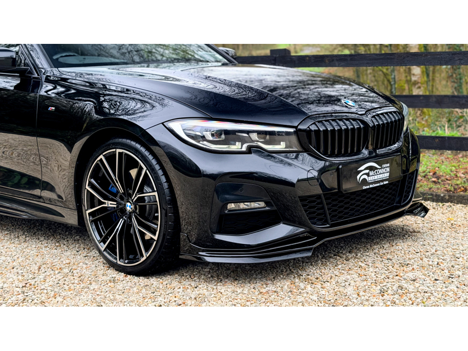 2020 BMW 3 Series - image 2